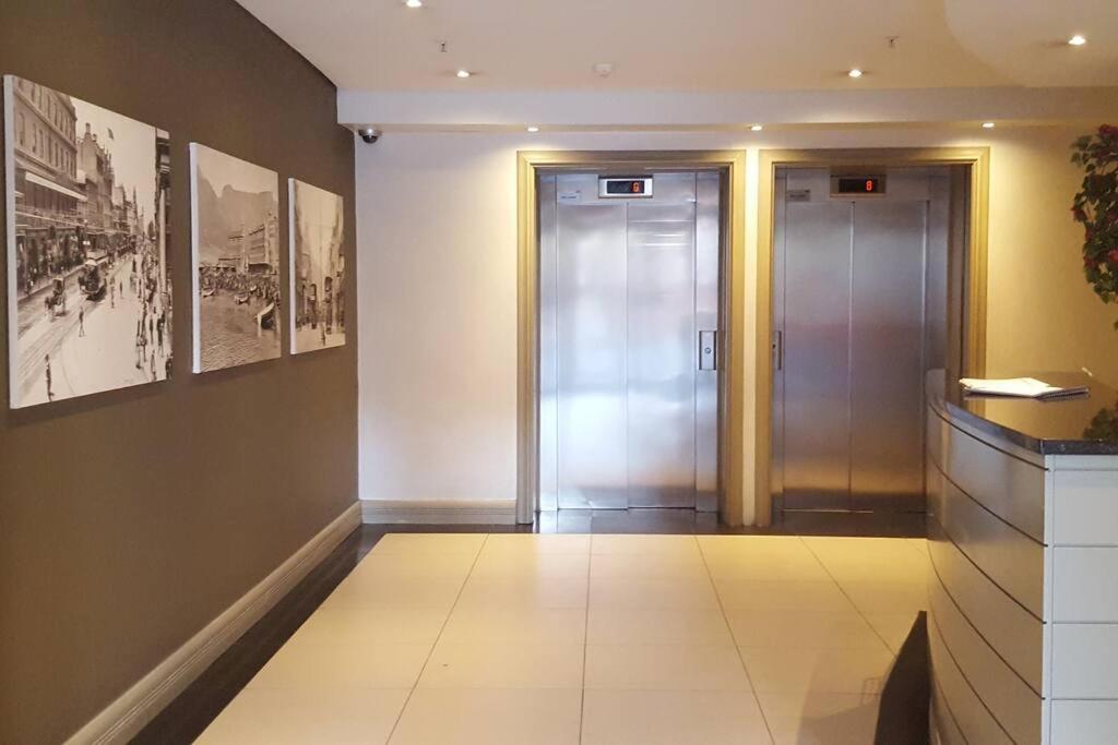 케이프타운 Four Seasons 818- Spacious Cbd Studio - Onsite Parking, Gym & Rooftop Pool 아파트 외부 사진