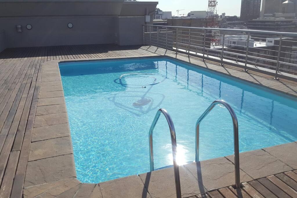 케이프타운 Four Seasons 818- Spacious Cbd Studio - Onsite Parking, Gym & Rooftop Pool 아파트 외부 사진