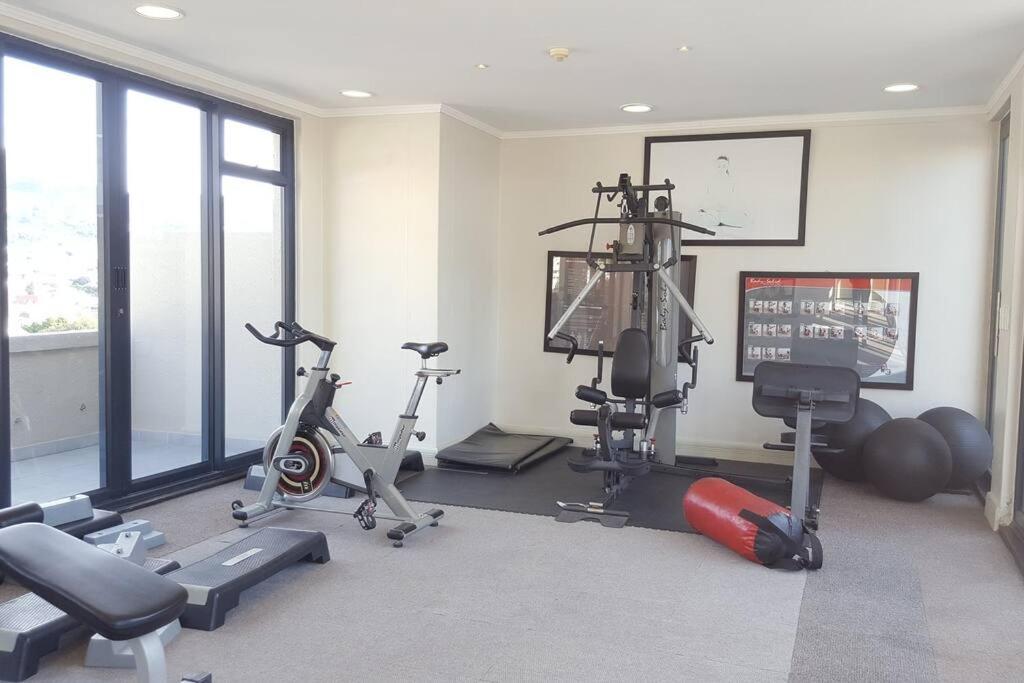 케이프타운 Four Seasons 818- Spacious Cbd Studio - Onsite Parking, Gym & Rooftop Pool 아파트 외부 사진